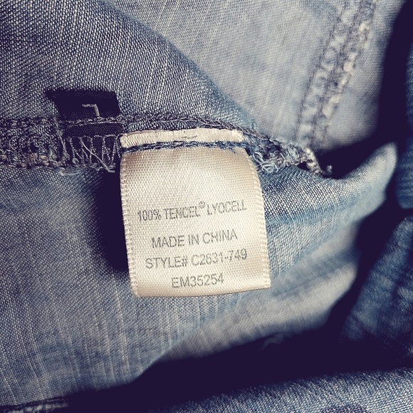 Cloth & Stone Feldspar chambray button down top - Picture 7 of 8